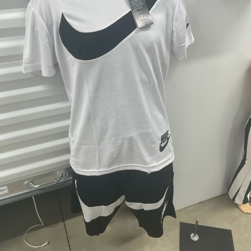 Nike sets